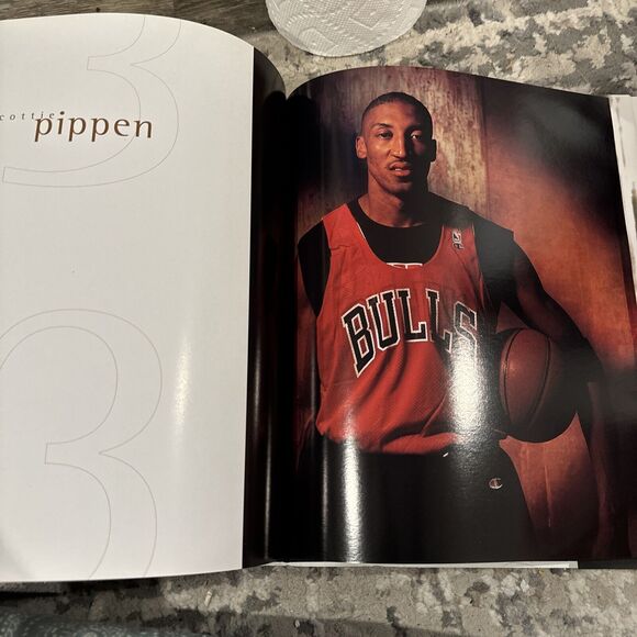 Chicago Bulls Portrait of an Era hardcover photo book‎ Michael Jordan 1998 - Picture 7 of 12